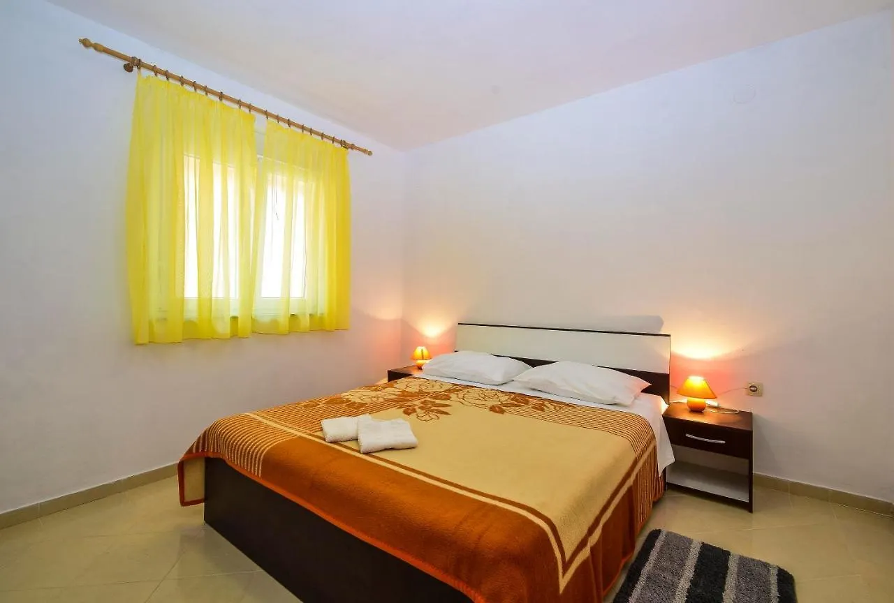 Apartments Komadina 596 Gostinjska kuća