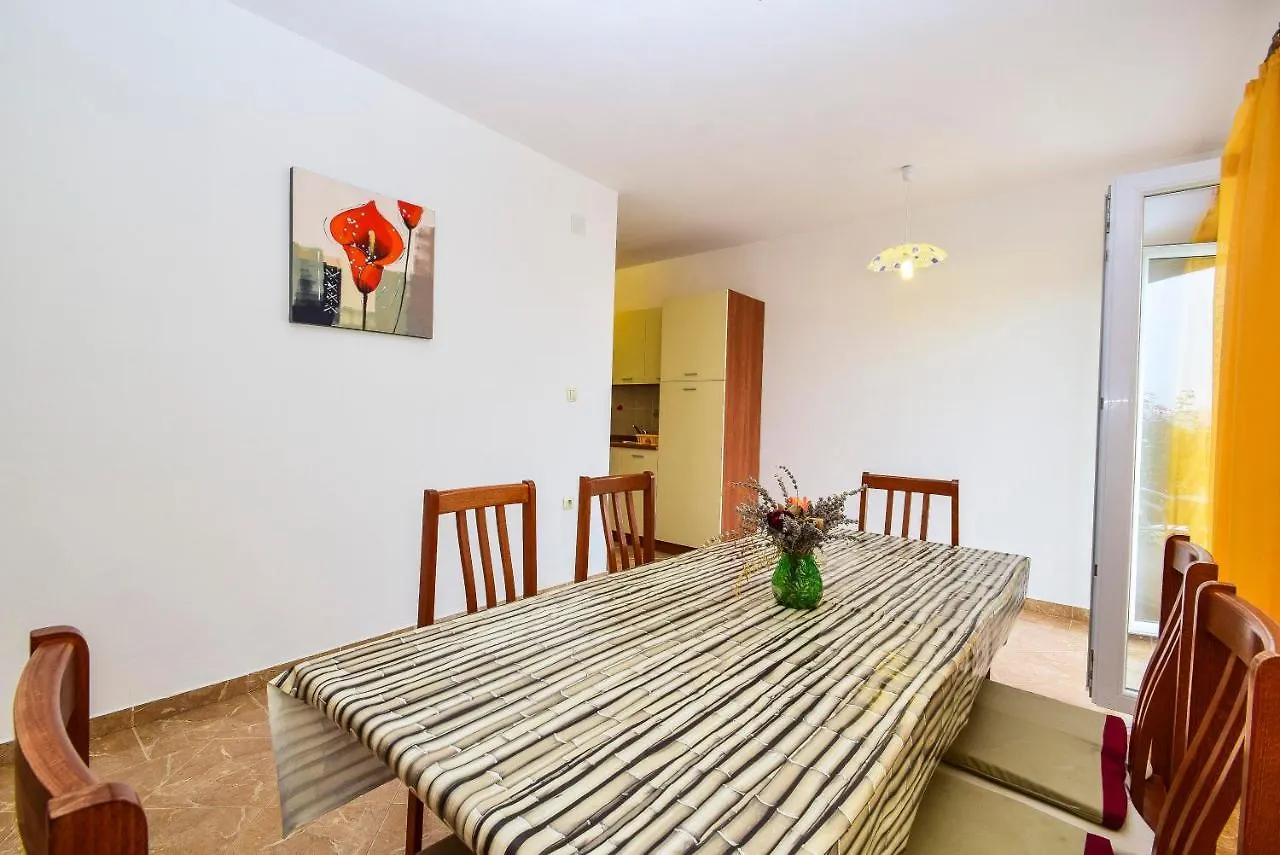 Gostinjska kuća Apartments Komadina 596