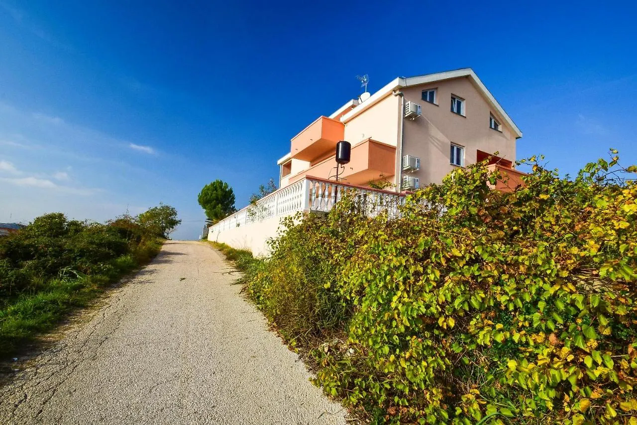 Gostinjska kuća Apartments Komadina 596