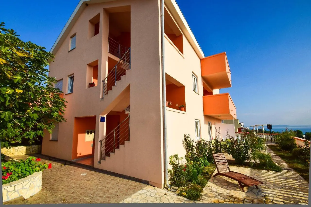 Apartments Komadina 596