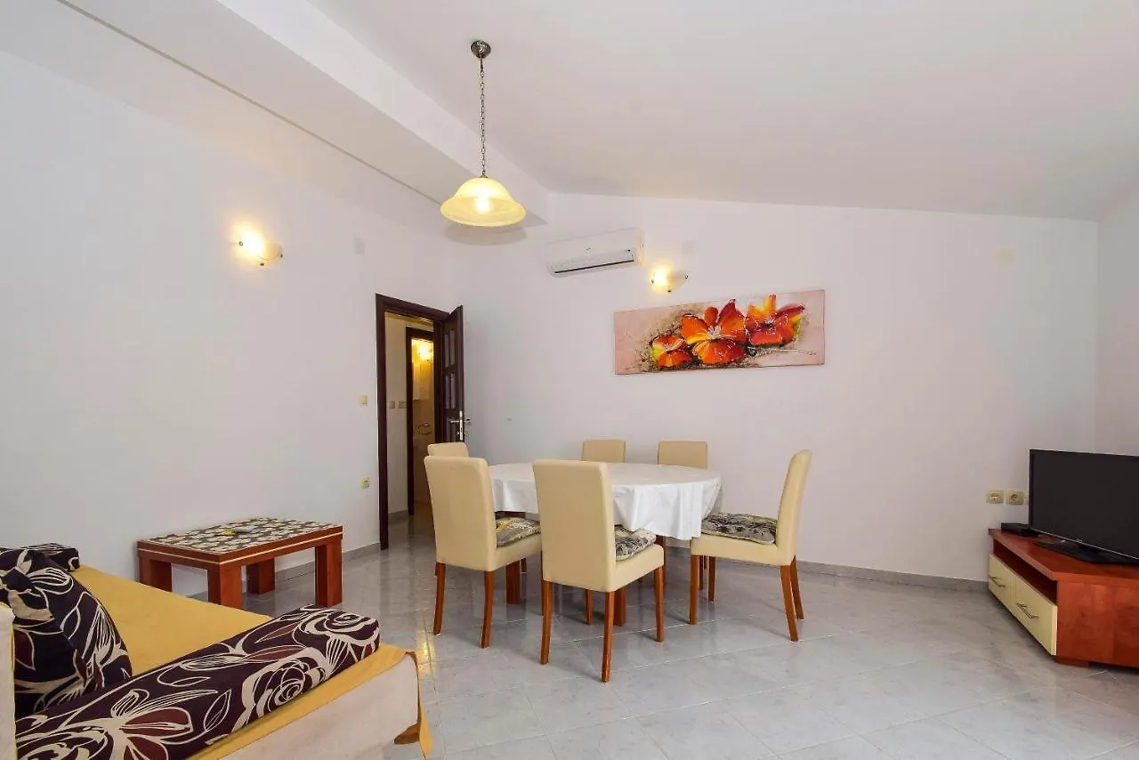 Gostinjska kuća Apartments Komadina 596