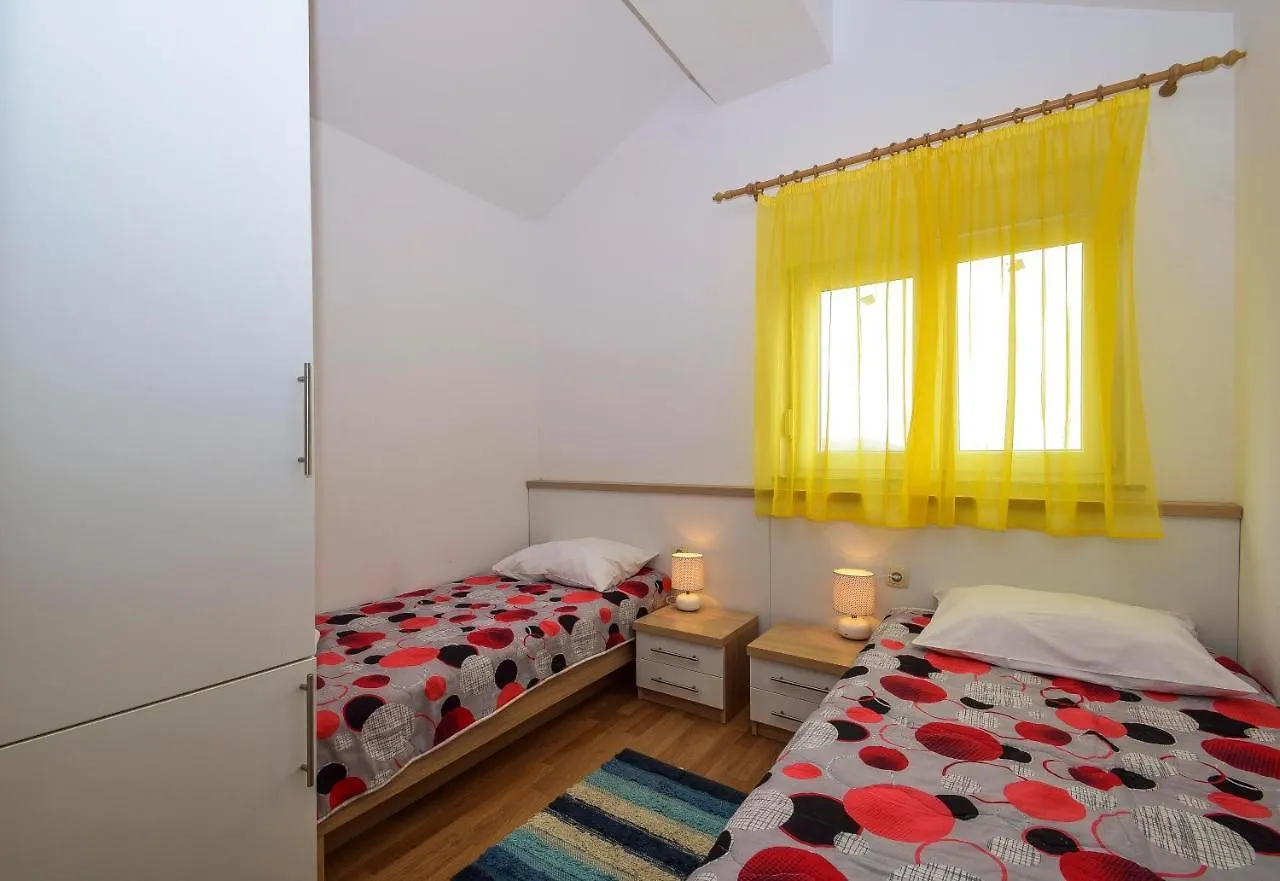Gostinjska kuća Apartments Komadina 596