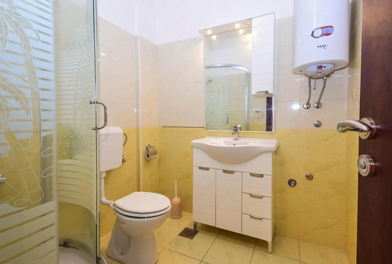 Apartments Komadina 596